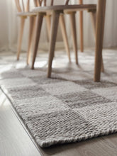 Chessie Grå - Handvävd Ullmatta - KM Home | Mattfabriken