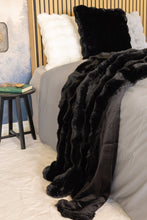 Kudde Bubble Svart - Kudde med Pälskänsla - KM Home | Mattfabriken