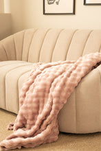 Pläd Pom Pom Gammelrosa - Pläd med lekfull struktur - KM Home | Mattfabriken