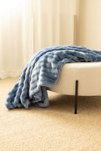 Pläd Pom Pom Blå - Pläd med lekfull struktur - KM Home | Mattfabriken