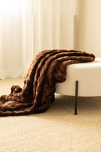 Pläd Pom Pom Brun - Pläd med lekfull struktur - KM Home | Mattfabriken