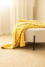 Pläd Pom Pom Gul - Pläd med lekfull struktur - KM Home | Mattfabriken