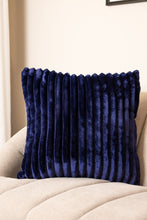Kudde Stripe Navy - Kudde med Randstruktur - KM Home | Mattfabriken