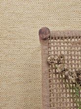 Gåsöga Ockragul - Ullmatta - K/M Carpets | Mattfabriken