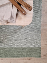 Alva Skogsgrön - Garnmatta - K/M Carpets | Mattfabriken
