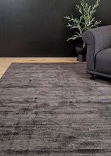 Tribeca Charcoal - Handvävd Viskosmatta - K/M Carpets | Mattfabriken