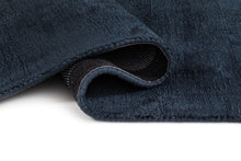 Tribeca Navy - Handvävd Viskosmatta - K/M Carpets | Mattfabriken