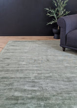 Tribeca Smaragdgrön - Handvävd Viskosmatta - K/M Carpets | Mattfabriken