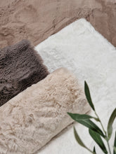 Heaven Deluxe Charcoal - Matta med pälskänska - K/M Carpets | Mattfabriken