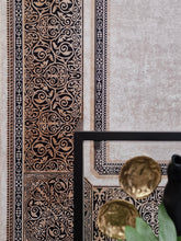 Bordeaux Frame Creme - Tvättbar Polyestermatta - K/M Carpets | Mattfabriken