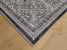 Bordeaux Frame Charcoal - Tvättbar Polyestermatta - K/M Carpets | Mattfabriken