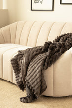 Pläd Stripe Grafit - Pläd med Randstruktur - KM Home | Mattfabriken