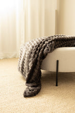 Pläd Stripe Grafit - Pläd med Randstruktur - KM Home | Mattfabriken