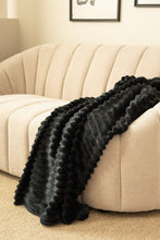 Pläd Stripe Svart - Pläd med Randstruktur - KM Home | Mattfabriken