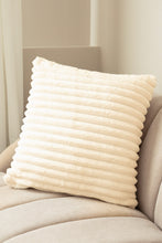 Kudde Stripe Creme - Kudde med Randstruktur - KM Home | Mattfabriken