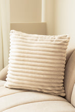 Kudde Stripe Silver - Kudde med Randstruktur - KM Home | Mattfabriken