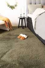 Royal Deluxe Smaragdgrön - Mjuk Ryamatta - KM Home | Mattfabriken