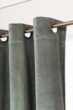 Saga Sammetsgrön 240 cm - Sammetsgardin 2-pack