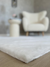 Heaven Deluxe Vit - Matta med pälskänska - K/M Carpets | Mattfabriken