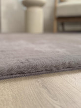 Heaven Deluxe Taupe - Gångmatta med pälskänsla - K/M Carpets | Mattfabriken