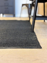 Hilma Plain Svart - Plastmatta - KM Home | Mattfabriken