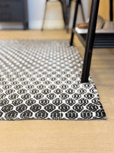 Hilma Link Svart - Plastmatta - KM Home | Mattfabriken
