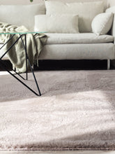 Heaven Taupe - Ryamatta med pälskänsla - KM Home | Mattfabriken