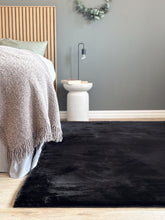 Heaven Svart - Ryamatta med pälskänsla - KM Home | Mattfabriken