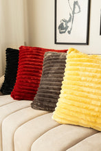 Kudde Stripe Roströd - Kudde med Randstruktur - KM Home | Mattfabriken