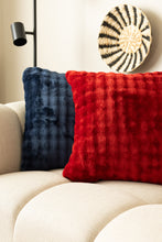 Kudde Pom Pom Navy - Kudde med lekfull struktur - KM Home | Mattfabriken