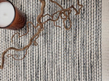 Graham Offwhite/Svart - Handvävd Ullmatta - K/M Carpets | Mattfabriken