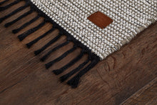 Vindö Svart - Handvävd Trasmatta - K/M Carpets | Mattfabriken