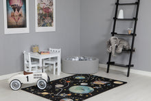 Atlas Space Svart - Barnmatta - K/M Carpets | Mattfabriken