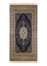 Casablanca Medallion Blå - Konstsilkesmatta - K/M Carpets | Mattfabriken